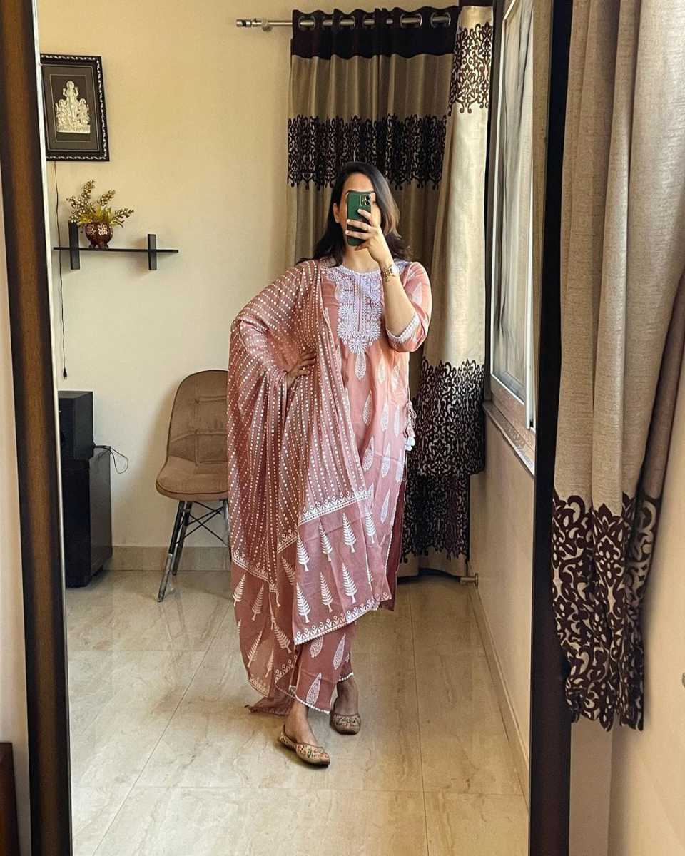 AAROHI-AD-FINE-COTTON-MUGAL-PRINT-SUIT-1