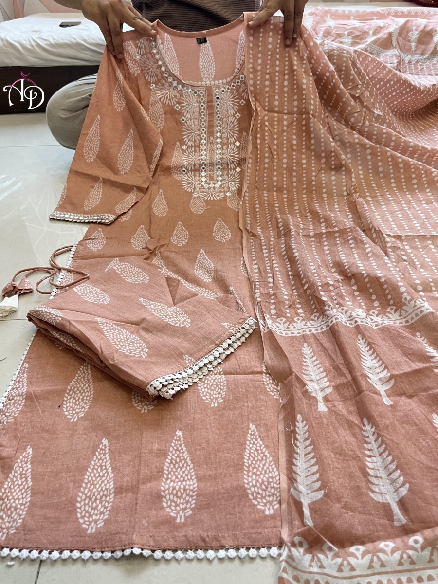 AAROHI-AD-FINE-COTTON-MUGAL-PRINT-SUIT-2