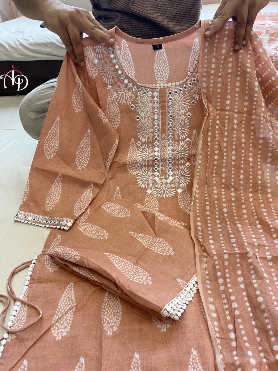 AAROHI-AD-FINE-COTTON-MUGAL-PRINT-SUIT-3