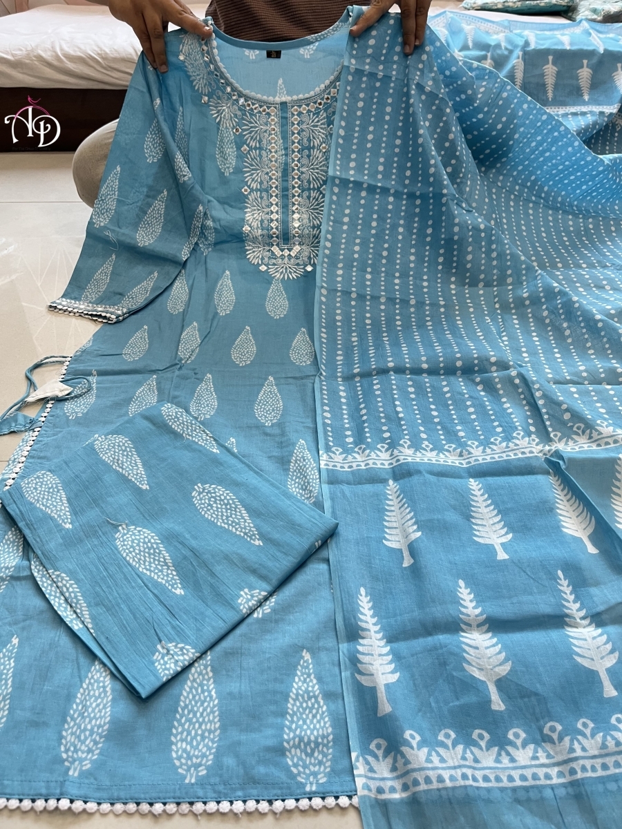 AAROHI-AD-FINE-COTTON-MUGAL-PRINT-SUITS-2