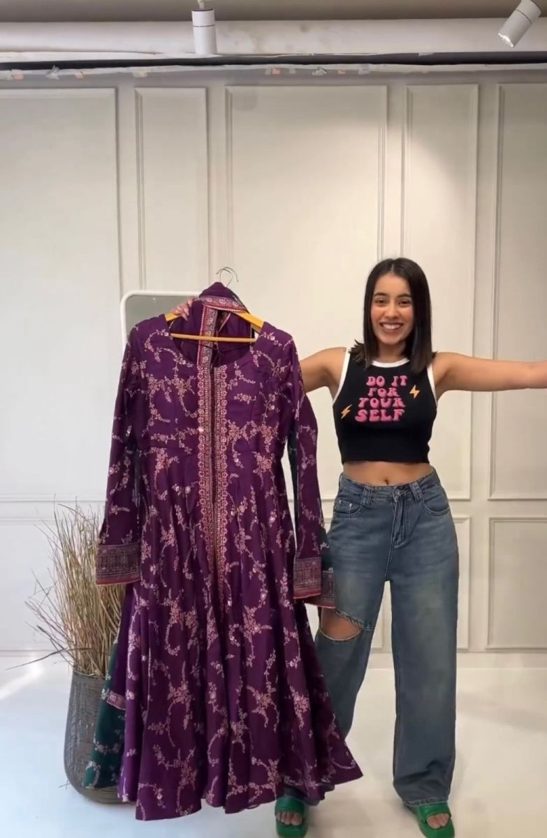 AAROHI-DESIGNER-1040-B-DESIGNER-GOWN-WHOLESALE