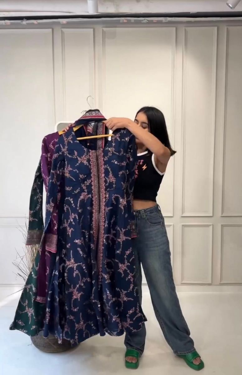 AAROHI-DESIGNER-1040-C-DESIGNER-GOWN-WHOLESALE-2