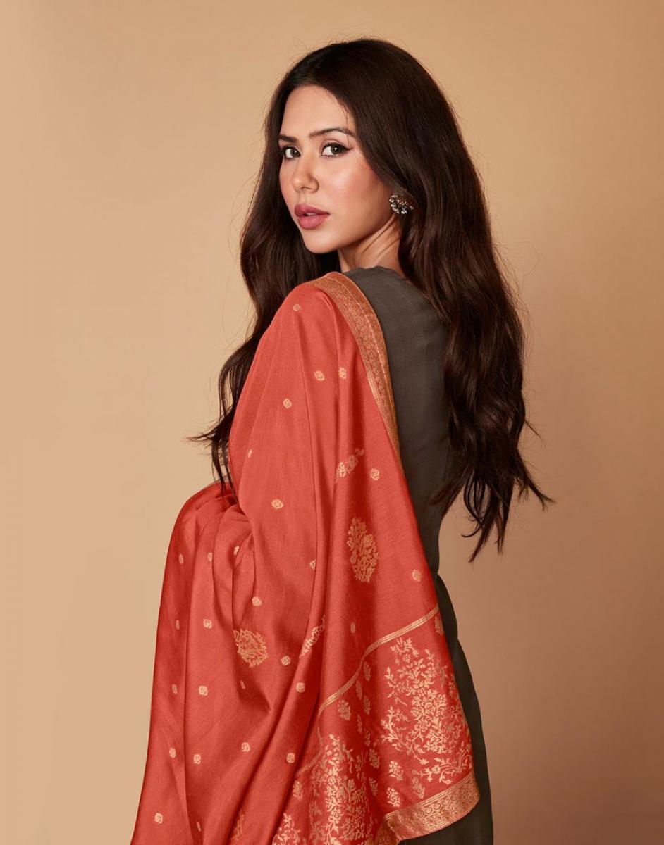 AASHIRWAD-CREATION-SAARAS-SALWAR-KAMEEZ-WHOLESALER-SURAT-21