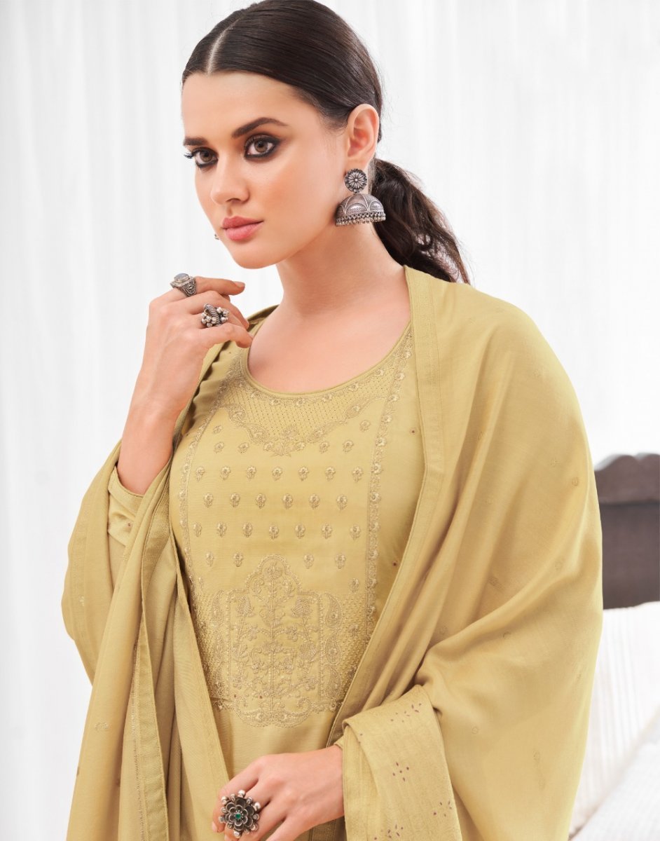 AASHIRWAD-MOR-BAGH-AARADHAYA-SUITS-SURAT-AUTHORIZED-WHOLESALER-DEALER-23