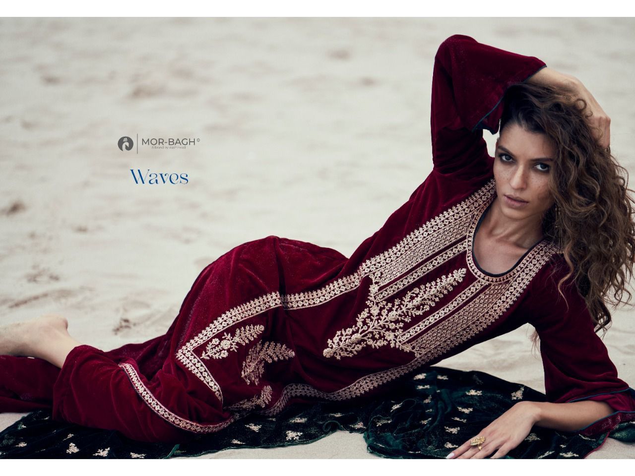 AASHIRWAD-MOR-BAGH-WAVES-PURE-VELVET-WINTER-SUITS-WHOLESALE-17