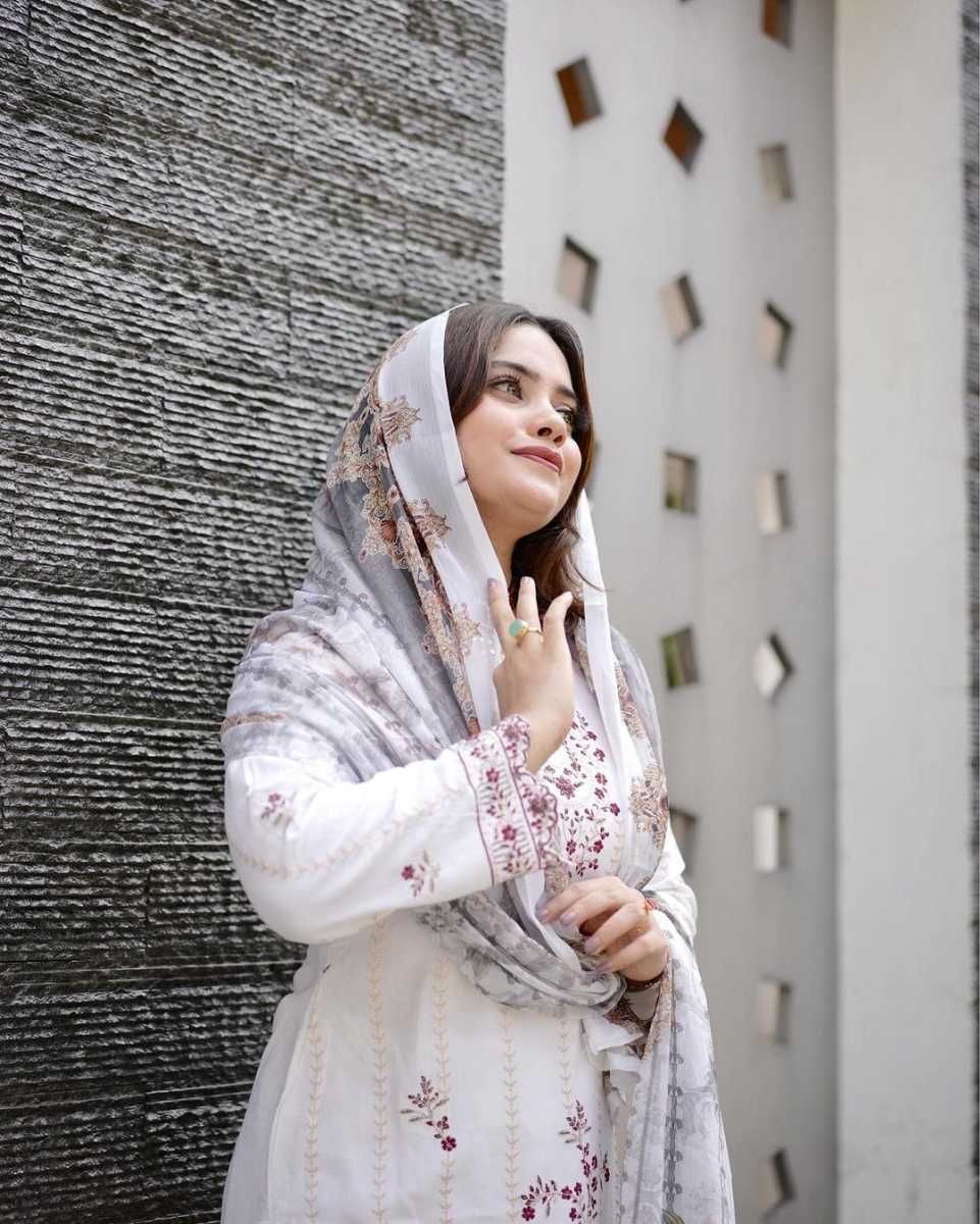 AGHA-JAAN-1011-PAKISTANI-SUITS-WHOLESALE-3