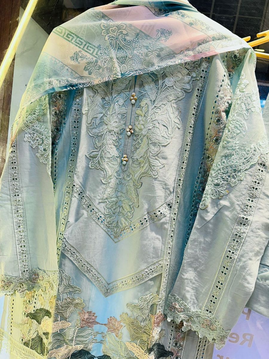 COSMOS-AAYRA-LUXURY-LAWN-A-READYMADE-SUITS-3