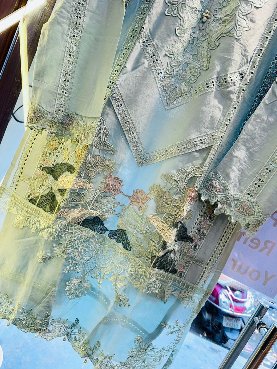 COSMOS-AAYRA-LUXURY-LAWN-A-READYMADE-SUITS-4