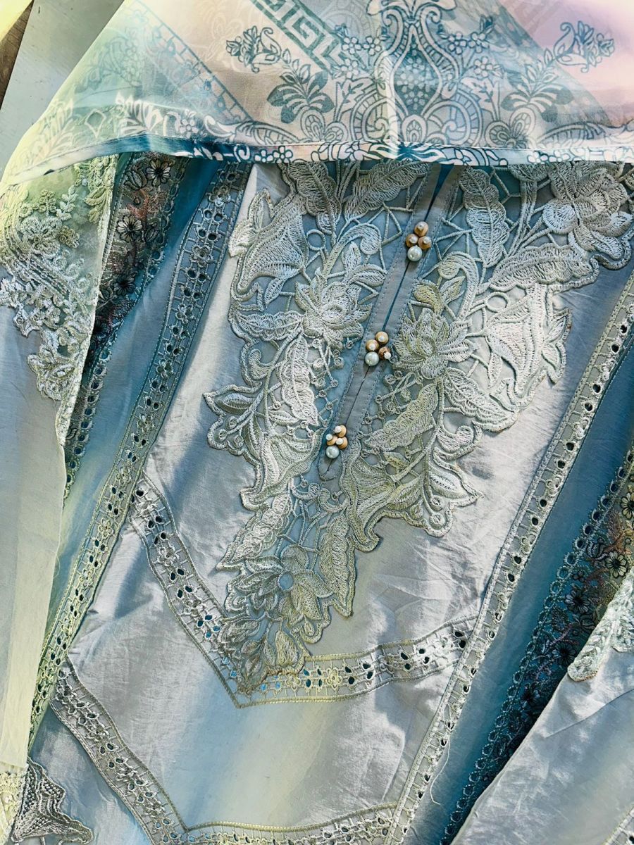 COSMOS-AAYRA-LUXURY-LAWN-A-READYMADE-SUITS-5