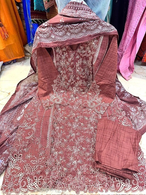 COSMOS-AAYRA-LUXURY-LAWN-D-NO-3-READYMADE-COLLECTION-SUITS-SUPPLIER-IN-SURAT-1