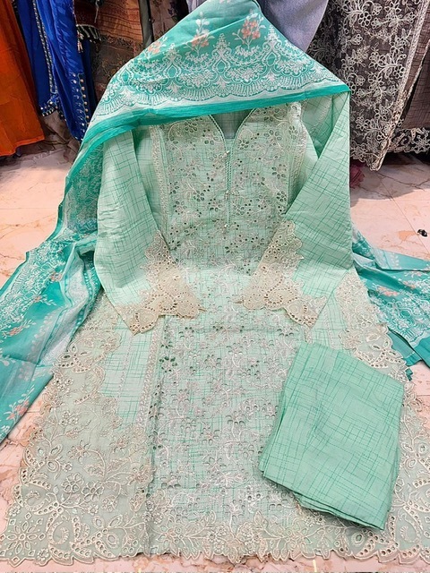 COSMOS-AAYRA-LUXURY-LAWN-D-NO-3-READYMADE-COLLECTION-SUITS-SUPPLIER-IN-SURAT-11