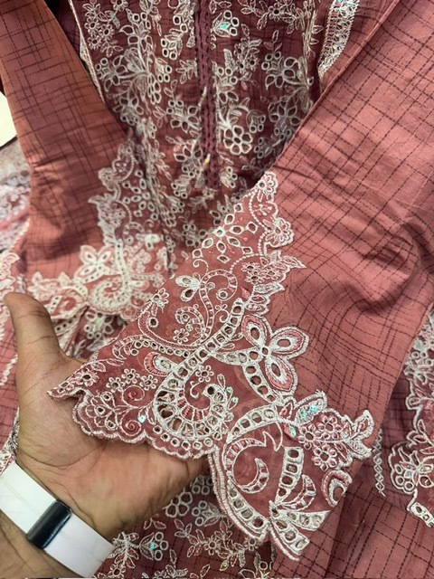 COSMOS-AAYRA-LUXURY-LAWN-D-NO-3-READYMADE-COLLECTION-SUITS-SUPPLIER-IN-SURAT-15