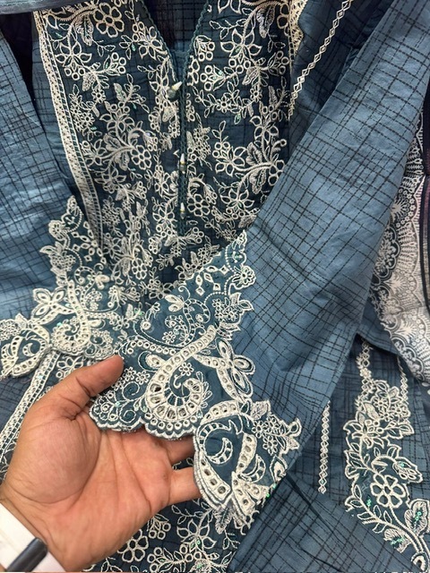 COSMOS-AAYRA-LUXURY-LAWN-D-NO-3-READYMADE-COLLECTION-SUITS-SUPPLIER-IN-SURAT-8