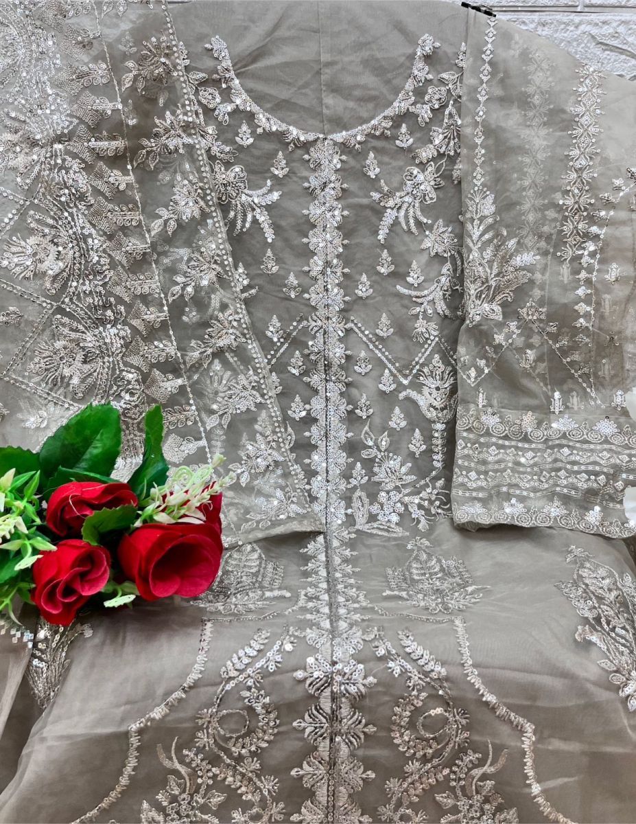 COSMOS-GOLD-25-PAKISTANI-SUITS-MANUFACTURER-2