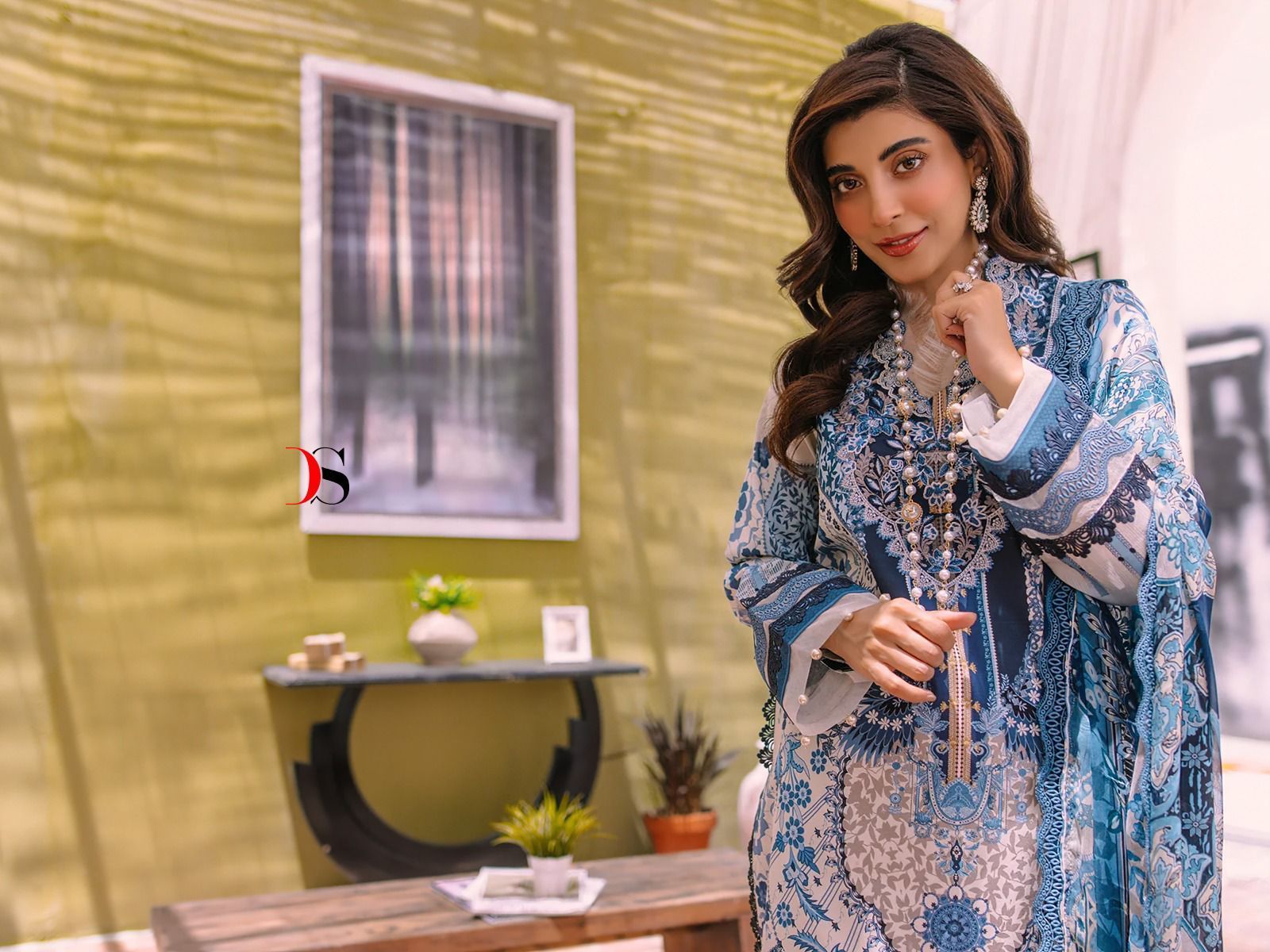 DEEPSY-FIRDOUS-BLISS-LAWN-23-3341-3348-PAKISTANI-LAWN-SUITS-WHOLESALER-4