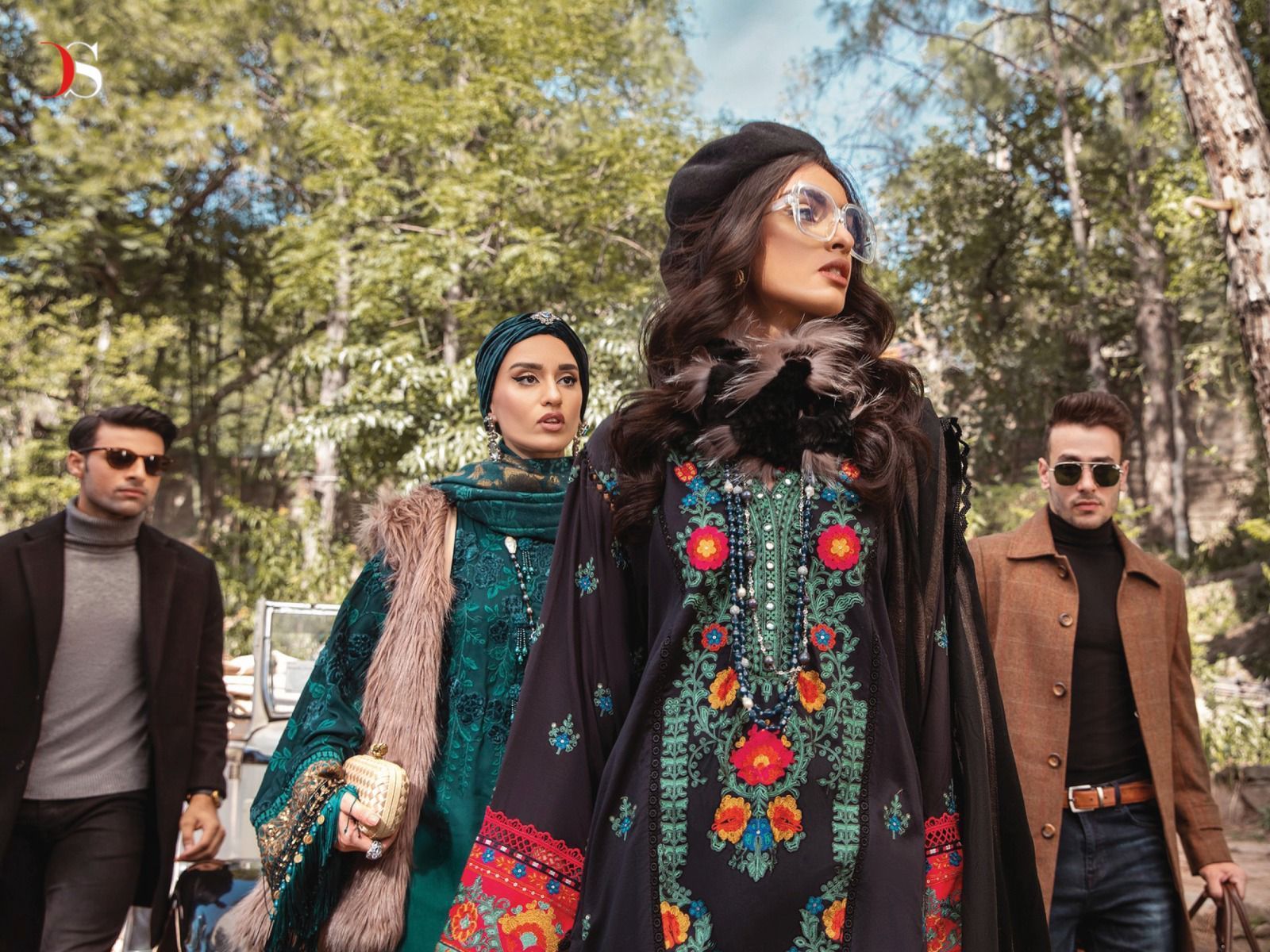 DEEPSY-SUITS-MARIA-B-LAWN-22-4-NX-1941-TO-1945-SERIES-PAKISTANI-SUITS-2