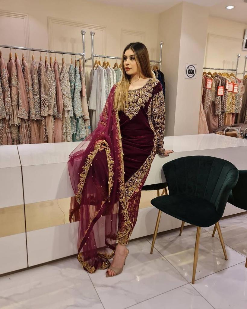 DHK-1014-MAROON-READYMADE-VELVET-SUITS-WHOLESALER-3