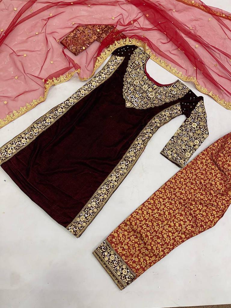 DHK-1014-MAROON-READYMADE-VELVET-SUITS-WHOLESALER-4