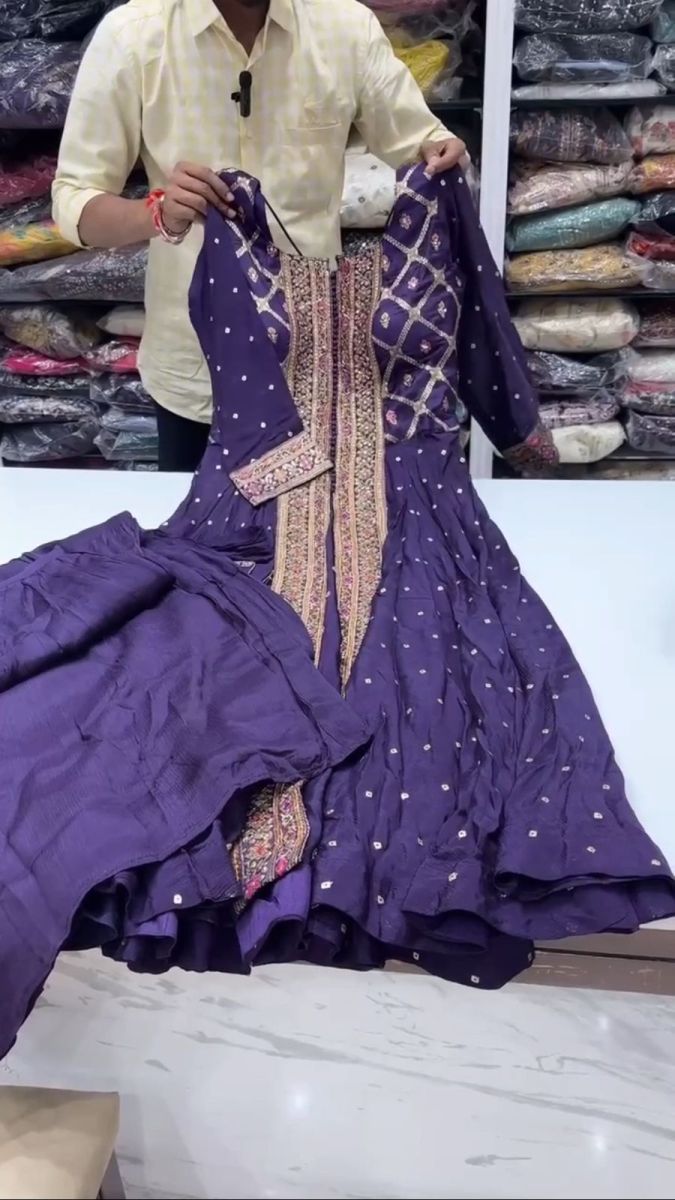 DHK-1252-DESIGNER-GOWN-WHOLESALE-IN-INDIA-2