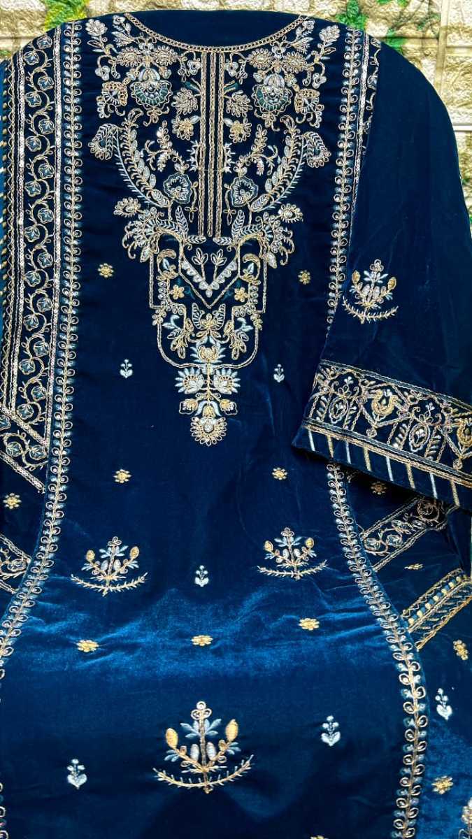 DINSAA-230-A-VELVET-PAKISTANI-SUITS-IN-INDIA-4