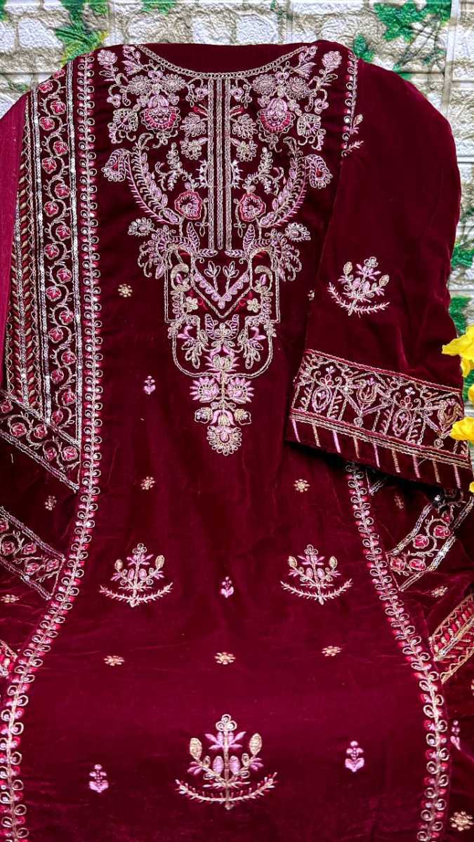 DINSAA-230-D-VELVET-PAKISTANI-SUITS-IN-INDIA-4