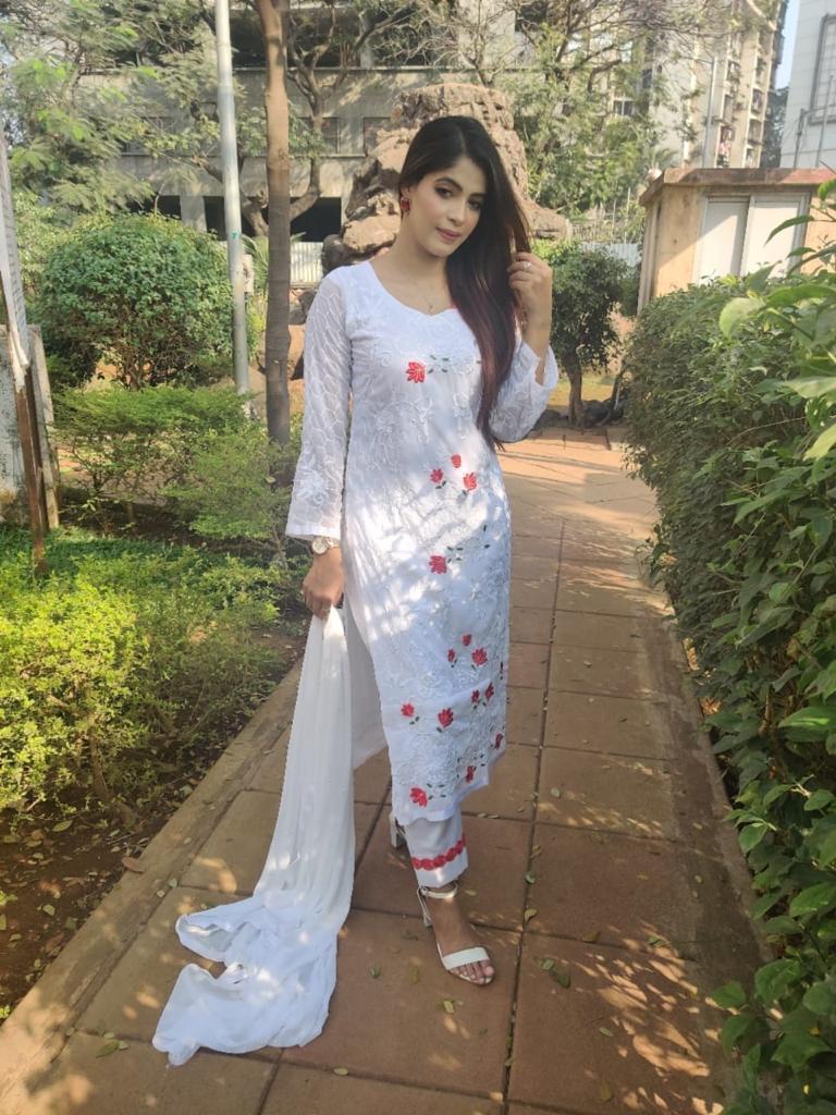 GULAHMED-03-PAKISTANI-GEORGETTE-WHITE-SUIT-1