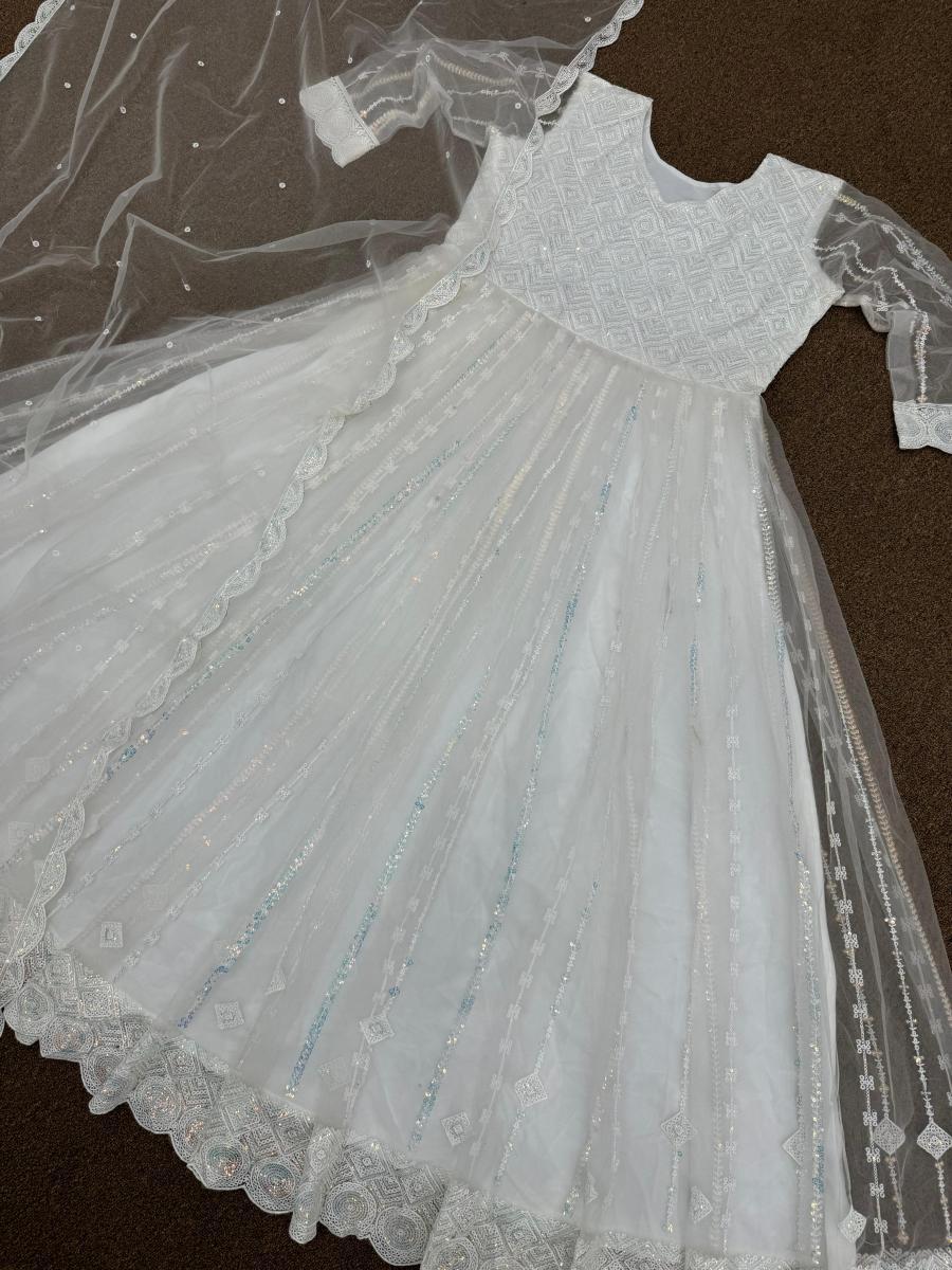 HK-1634-DESIGNER-GOWN-WHOLESALE-IN-INDIA-3