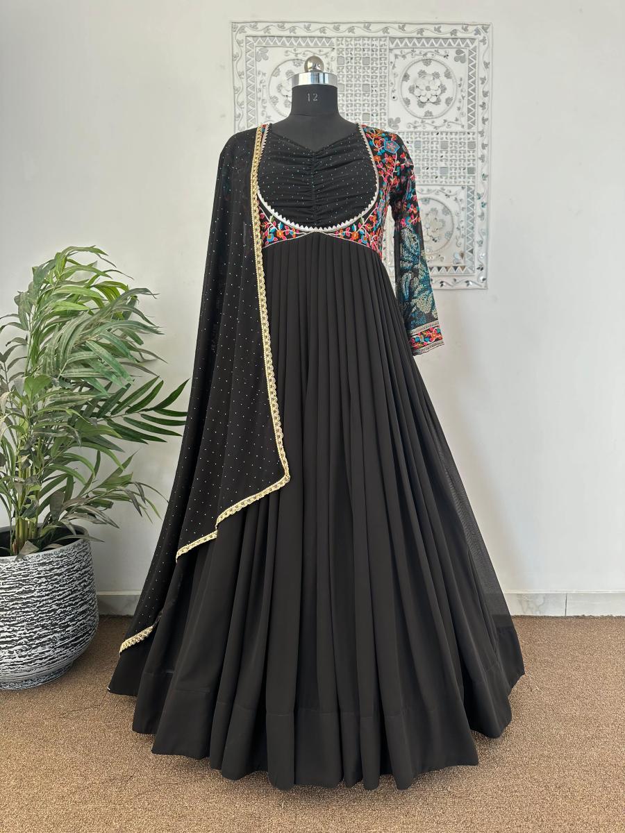HK-1636-DESIGNER-GOWN-WHOLESALE-IN-INDIA-3