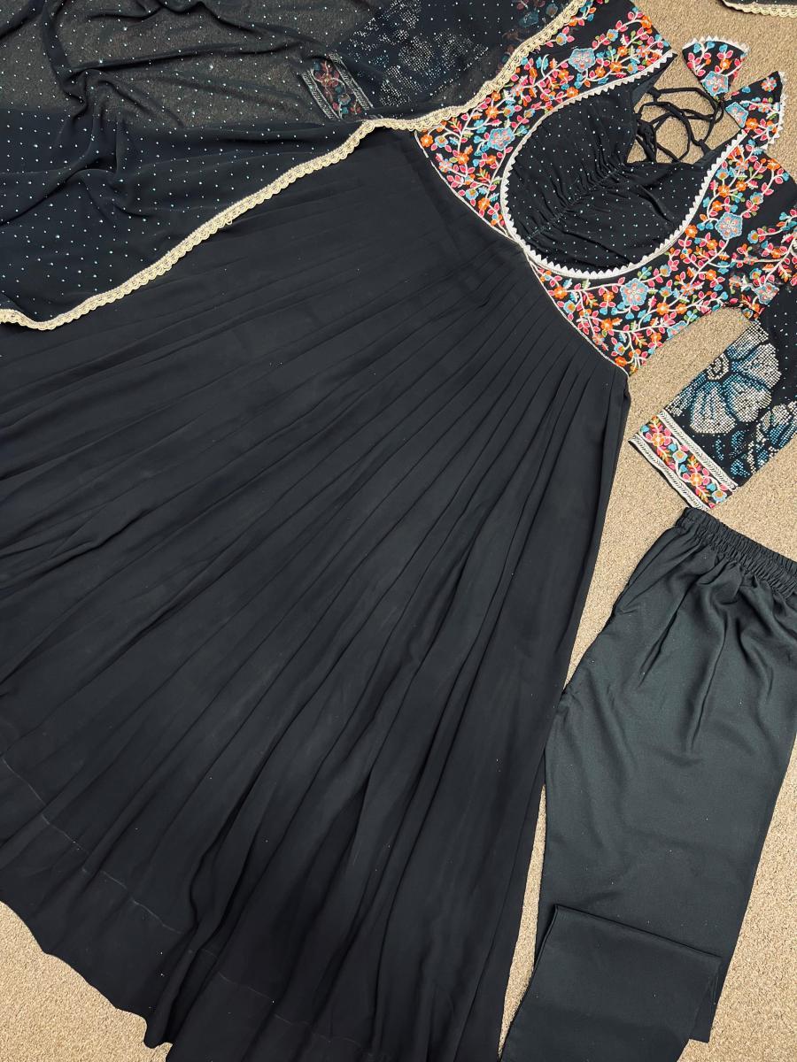 HK-1636-DESIGNER-GOWN-WHOLESALE-IN-INDIA-4