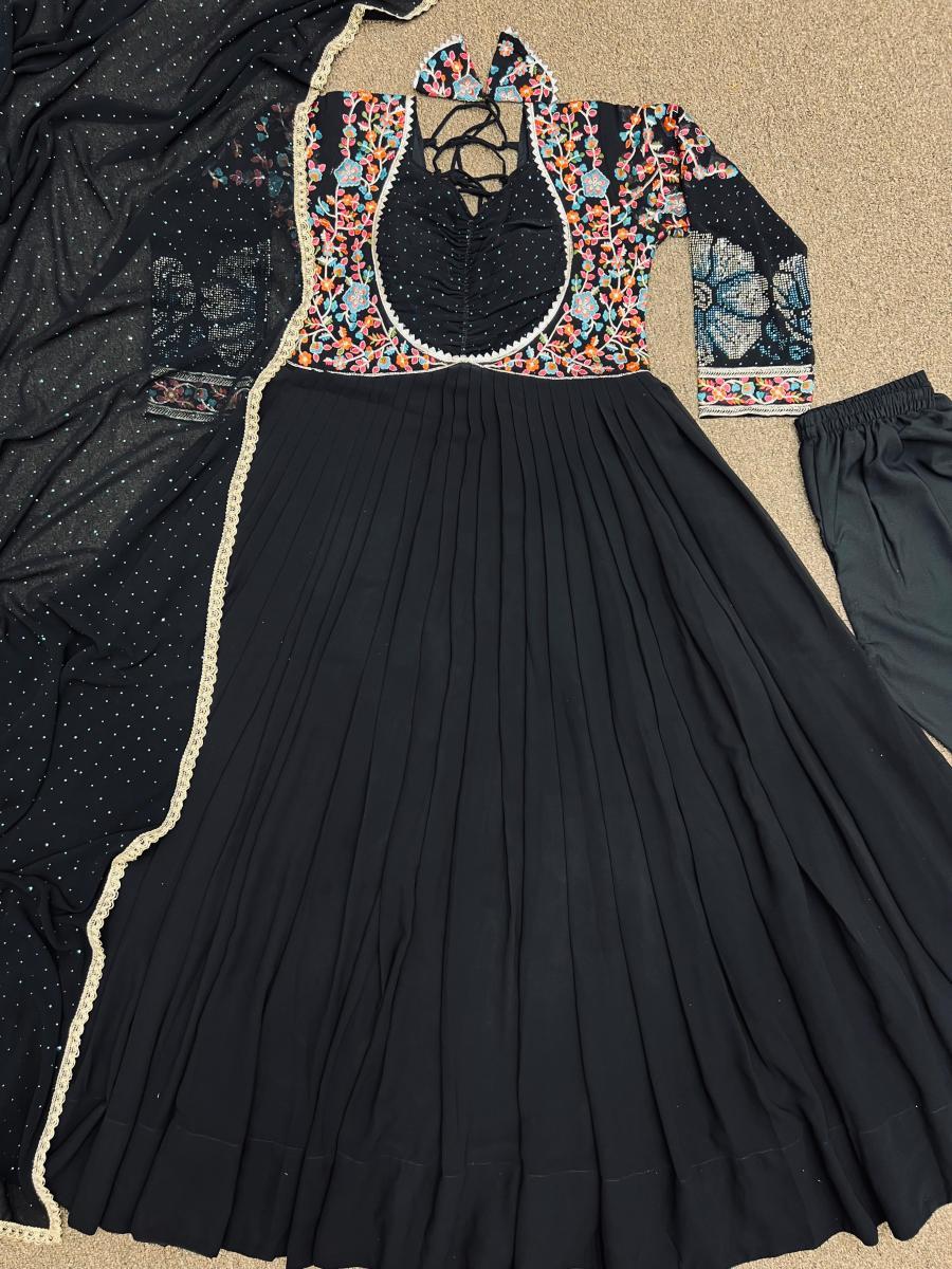 HK-1636-DESIGNER-GOWN-WHOLESALE-IN-INDIA-5