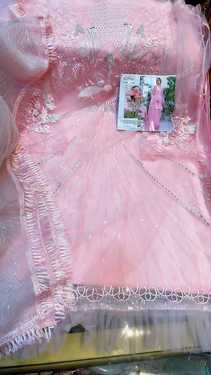 KHAYYIRA-MAHGUL-D.NO-2001-PAKISTANI-SALWAR-KAMEEZ-CATALOGUE-1