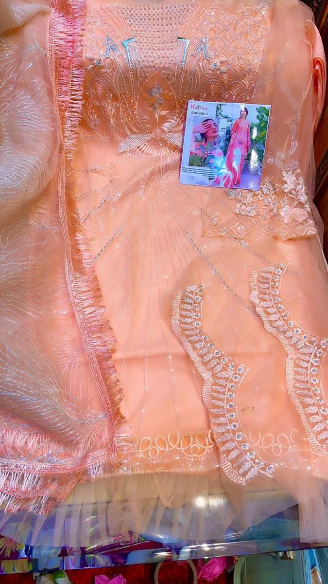 KHAYYIRA-MAHGUL-D.NO-2001-PAKISTANI-SALWAR-KAMEEZ-CATALOGUE-10