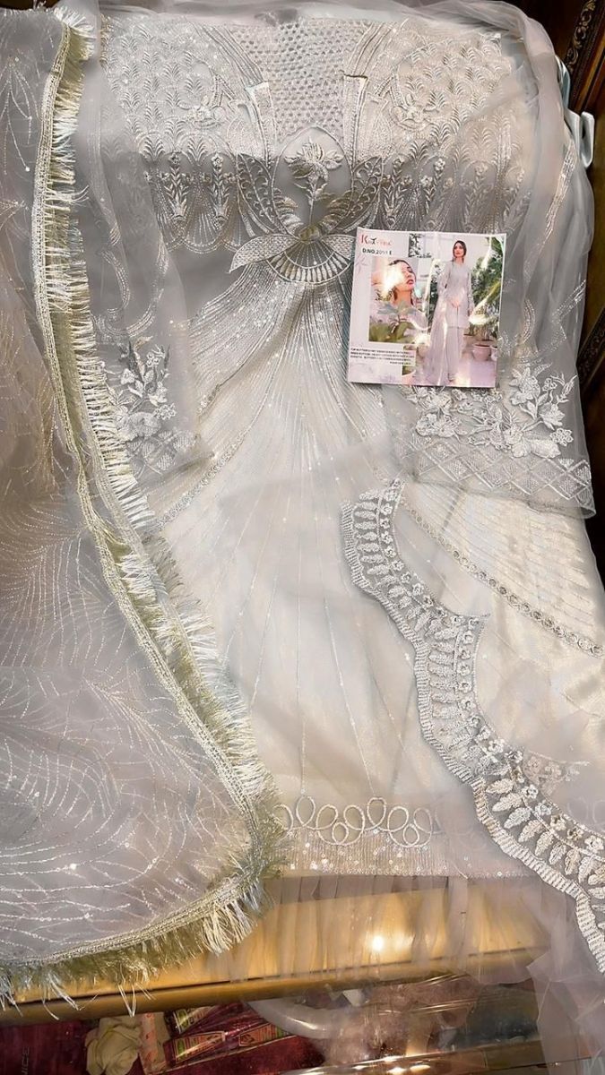 KHAYYIRA-MAHGUL-D.NO-2001-PAKISTANI-SALWAR-KAMEEZ-CATALOGUE-6