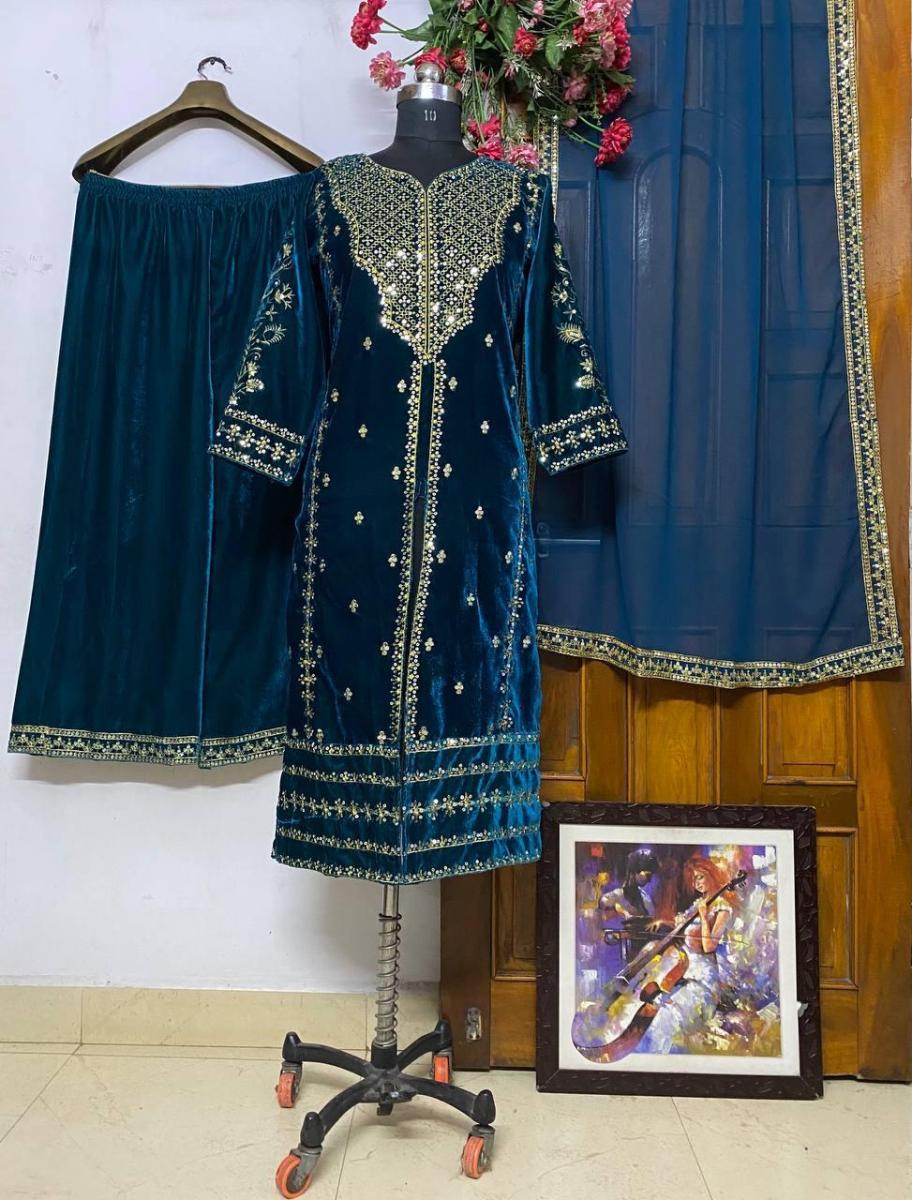 LC-1151-B-DESIGNER-VELVET-SUITS-WHOLESALE-2