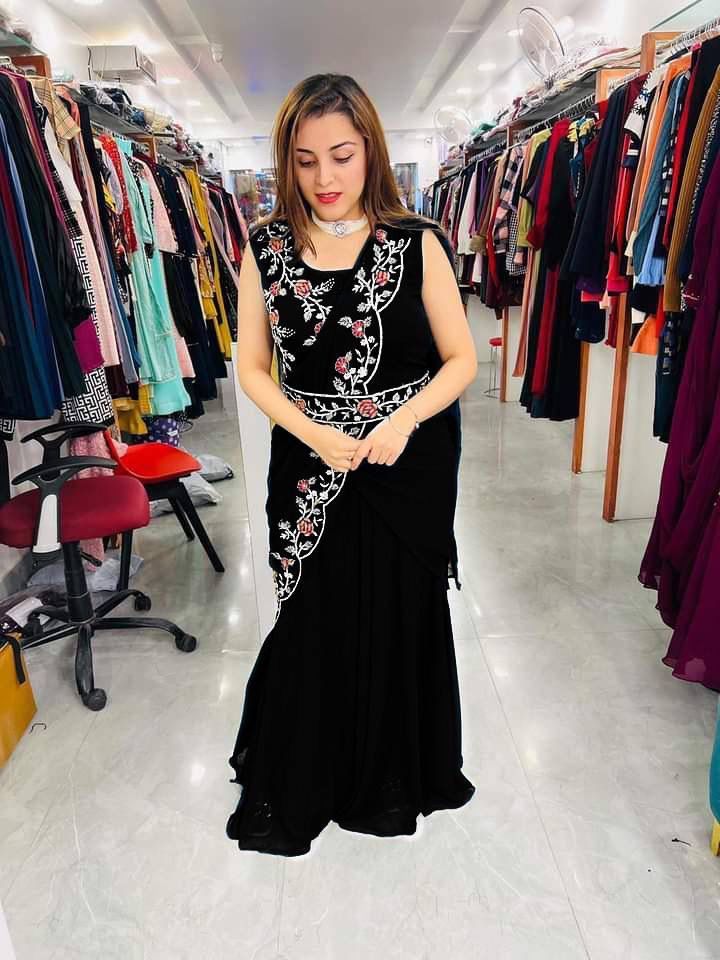 LC-945-DESIGNER-GOWN-WHOLESALE-IN-COLOR-2