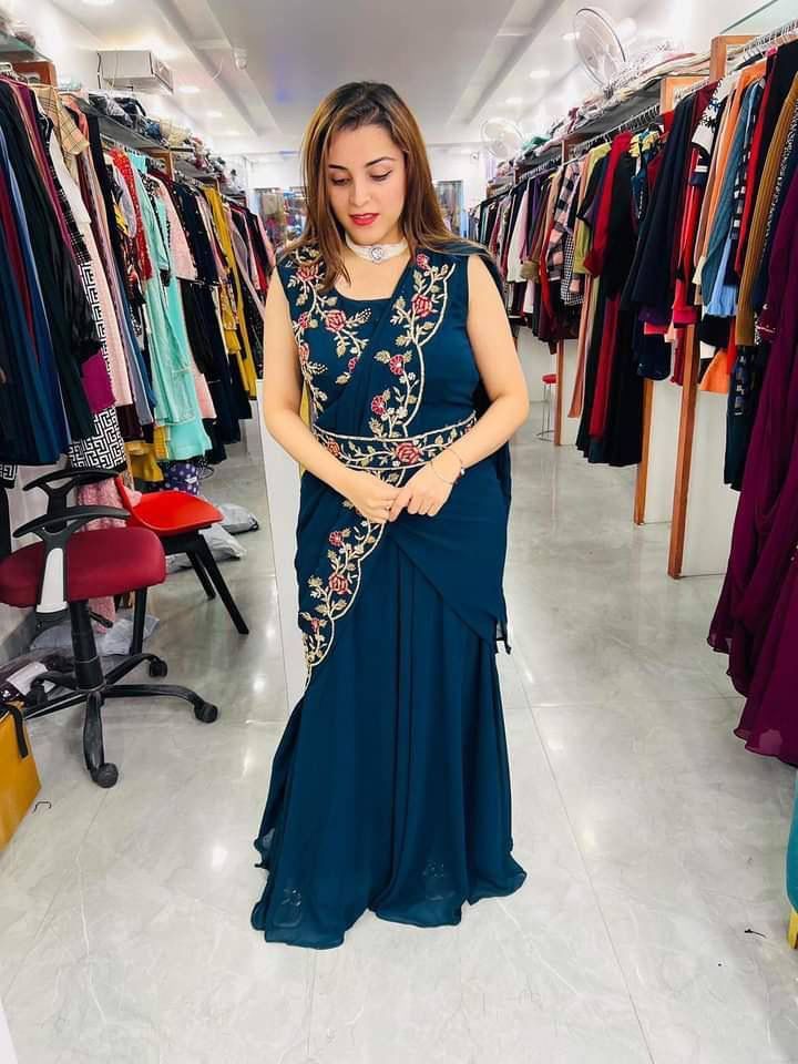 LC-945-DESIGNER-GOWN-WHOLESALE-IN-COLOR-8