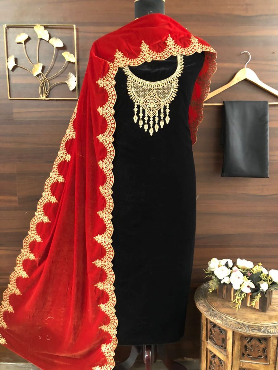 MUMTAZ-ARTS-AASHIYAN-VELVET-EMBROIDERY-SUITS-WINTER-COLLECTION-2