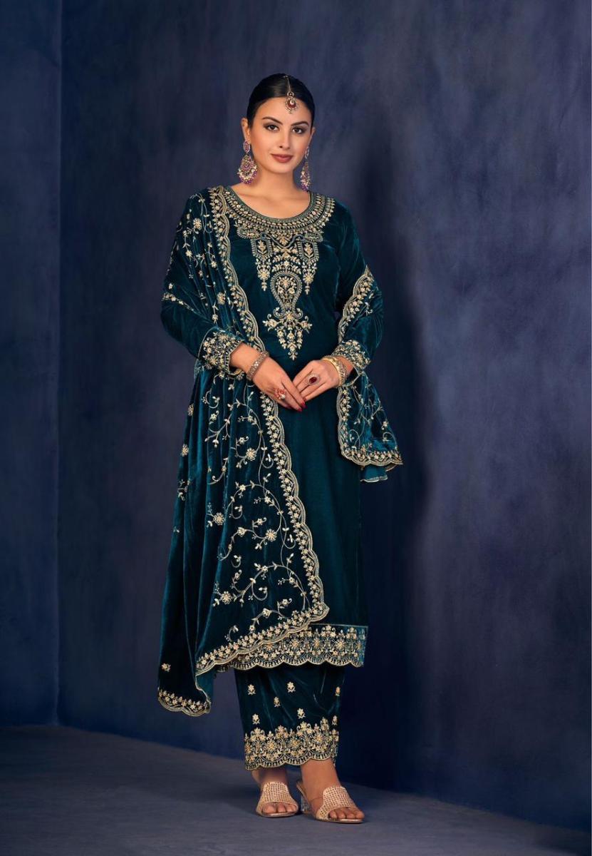 MUMTAZ-ARTS-HASRAT-PURE-VELVET-EMBROIDERY-SUITS-WHOLESALER-1