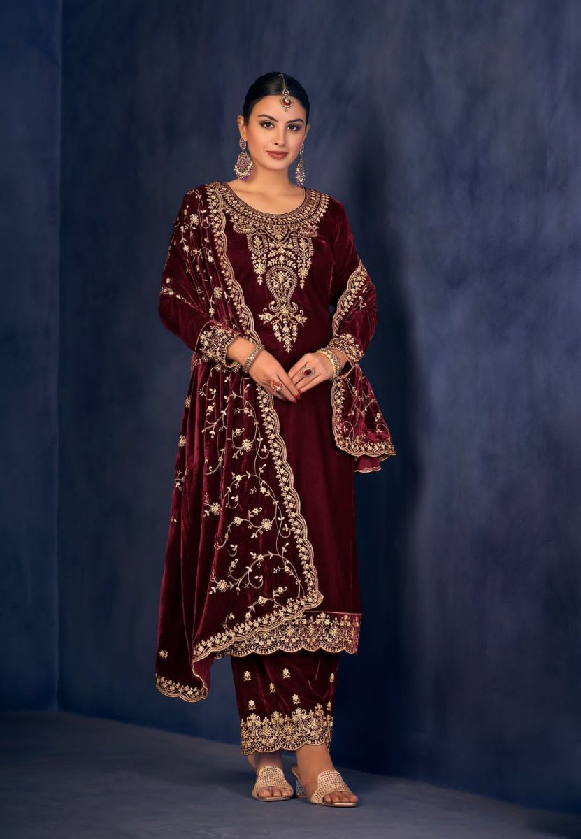 MUMTAZ-ARTS-HASRAT-PURE-VELVET-EMBROIDERY-SUITS-WHOLESALER-4