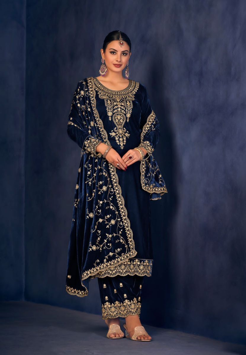 MUMTAZ-ARTS-HASRAT-PURE-VELVET-EMBROIDERY-SUITS-WHOLESALER-7