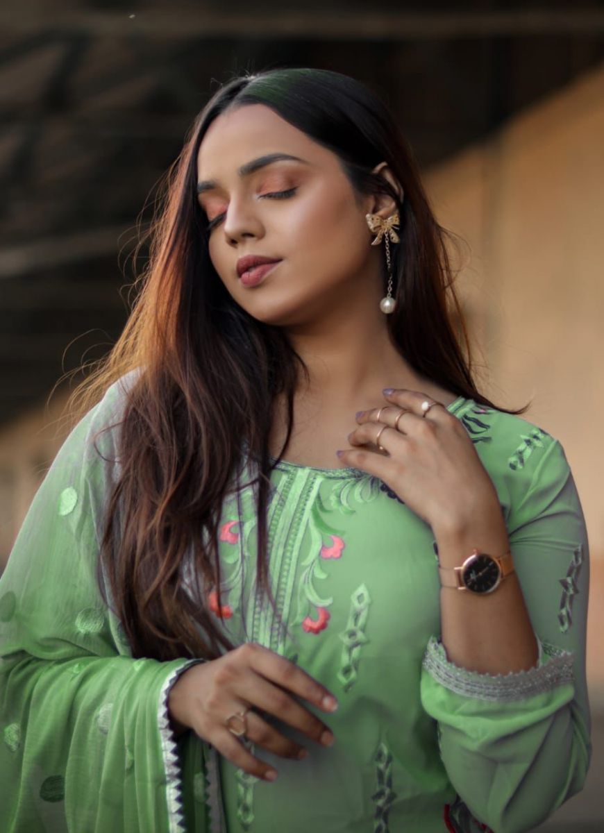 PEHNAVA-EMBROIDERY-PAKISTANI-TOP-BOTTOM-WITH-DUPATTA-WHOLESALE-5