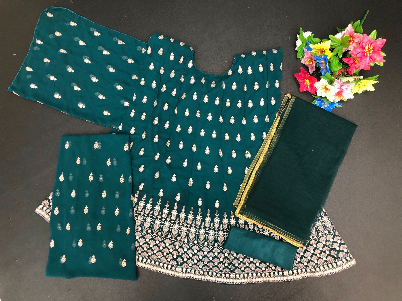 PEHNAVA-FASHION-MART-D.NO-1037-PAKISTANI-SUITS-WHOLESALE-2