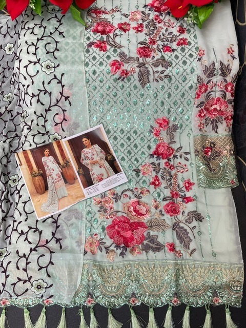 PEHNAVA-FASHION-MART-PAKISTANI-D.NO-8110-SALWAR-SUITS-WHOLESALE-9