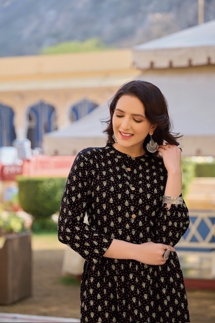 RANGMAYA-CANDY-5-COTTON-SHORT-KURTI-DISTRIBUTOR-IN-SURAT-3