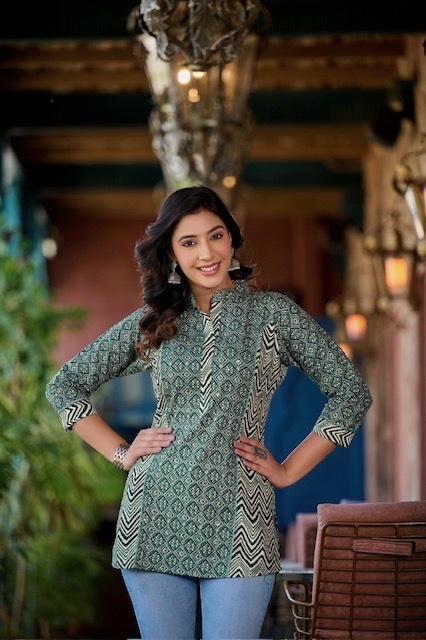 RANGMAYA-GLAMOUR-COTTON-PRINT-SHORT-KURTI-DISTRIBUTOR-IN-SURAT-11