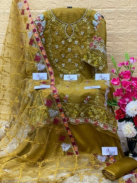 SHREE-FABS-THE-FAMOUS-DANCE-PAKISTANI-KURTI-PANT-WITH-DUPATTA-WHOLESALER-SURAT-12