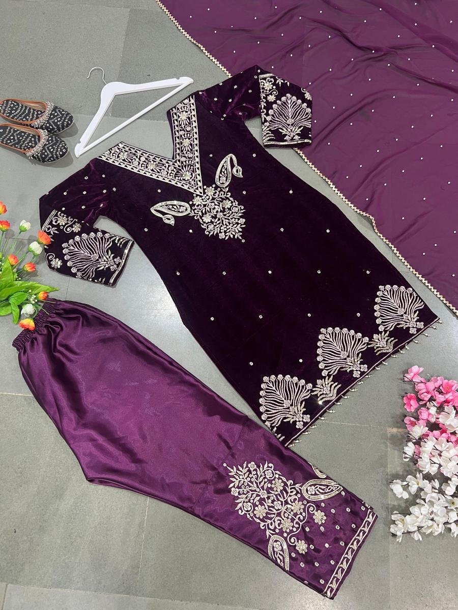 SHREE-HARI-SRK-5113-DESIGNER-VELVET-SUITS-4