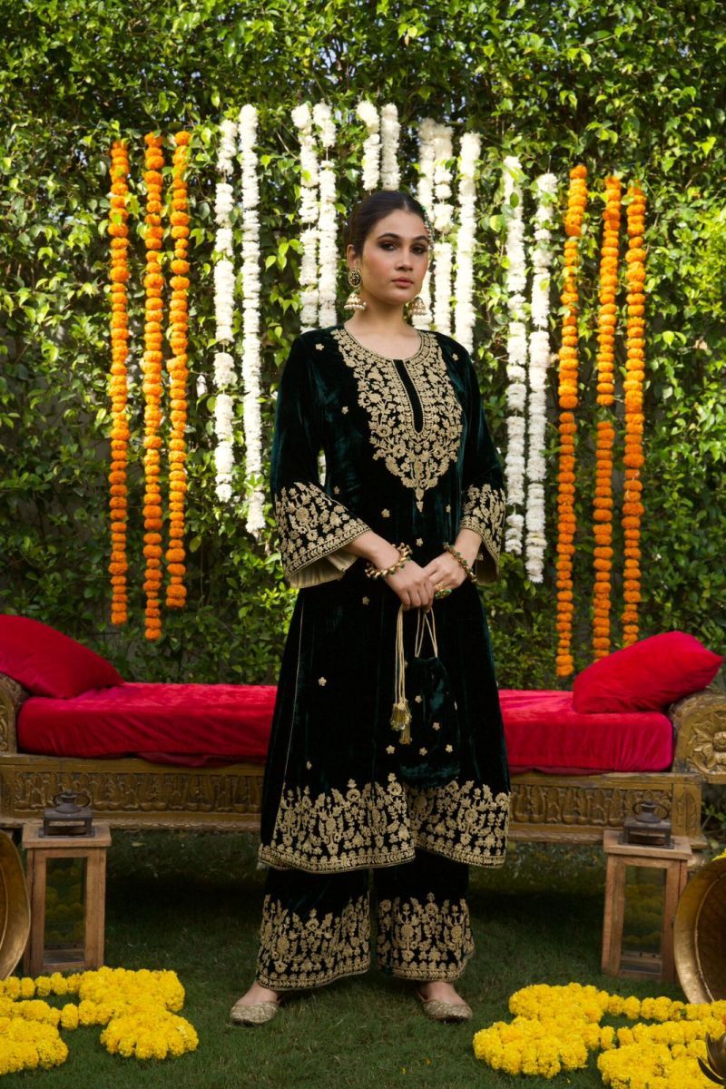 SHREE-HARI-SRK-5114-VELVET-SALWAR-KAMEEZ-1
