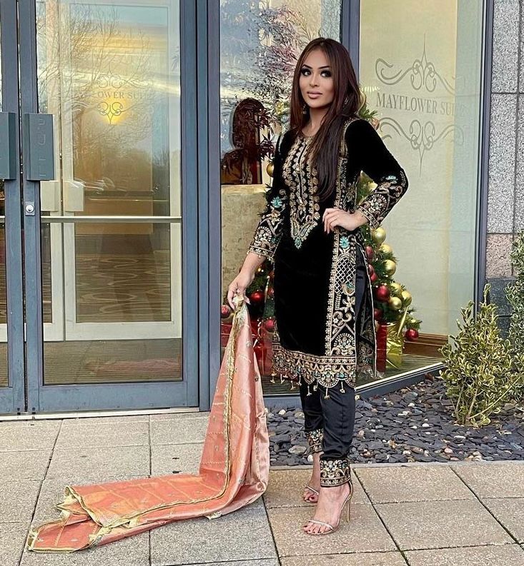 SHREE-HARI-SSR-325-C-DESIGNER-VELVET-SUITS-1