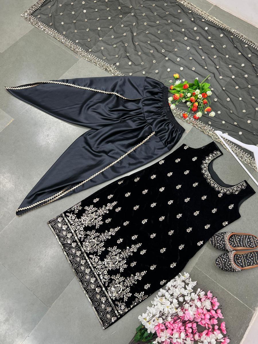 SHREE-HARI-ZSR-3050-DESIGNER-VELVET-SUITS-3